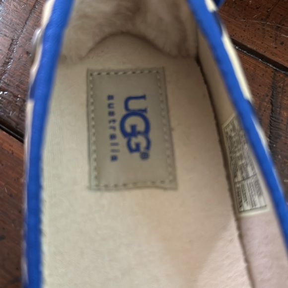 UGG Flats - Picture 8 of 9